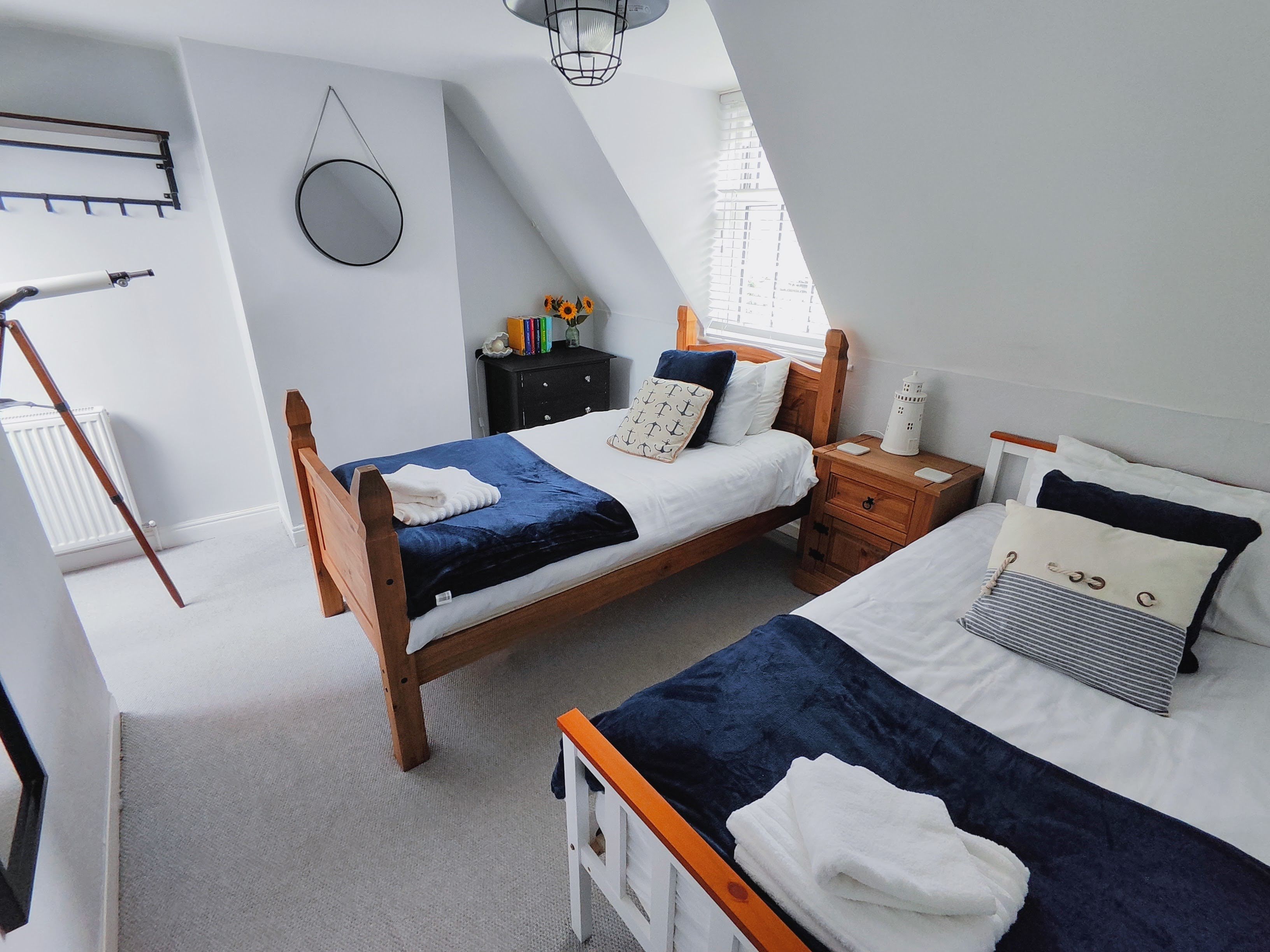 View of the twin bedroom with night sky